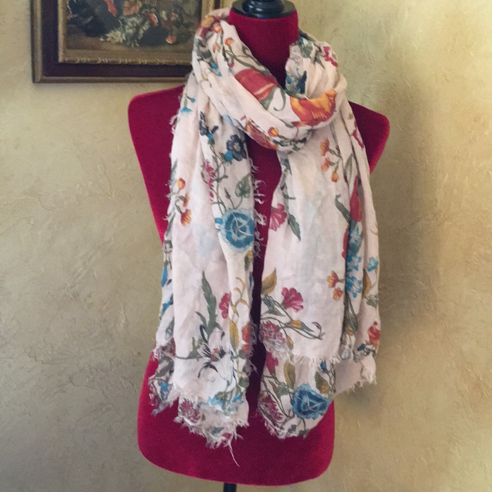 Fringed scarf/ shawl by Nardi & Tagliaferri